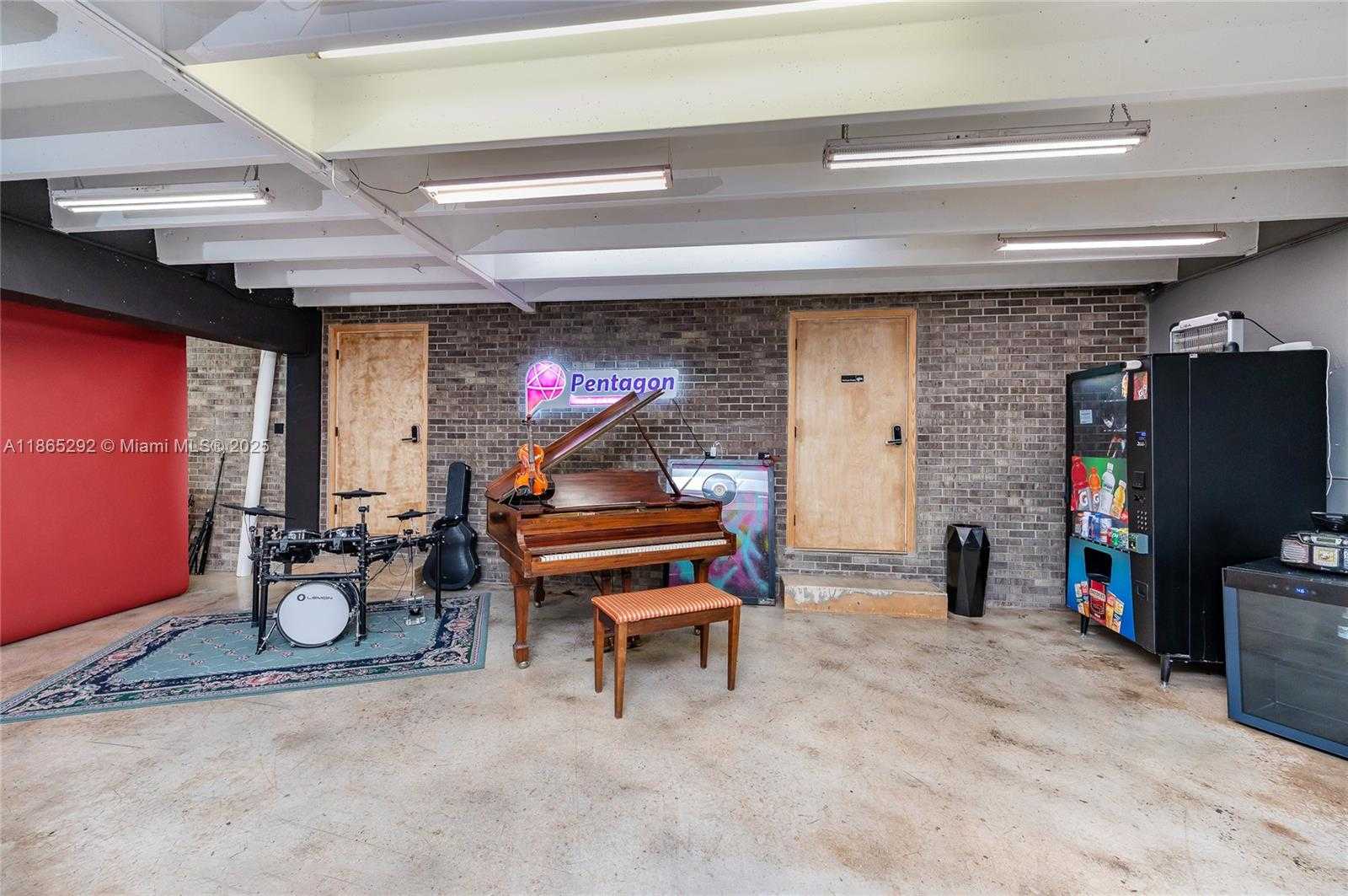 Small Image of 7025 NORTH WEST 7TH AVE, Miami Number 15