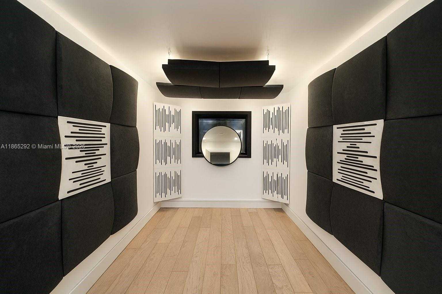 Small Image of 7025 NORTH WEST 7TH AVE, Miami Number 4