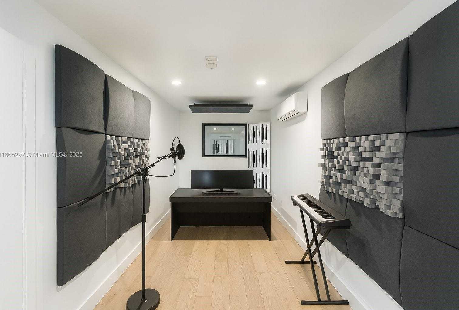 Small Image of 7025 NORTH WEST 7TH AVE, Miami Number 6
