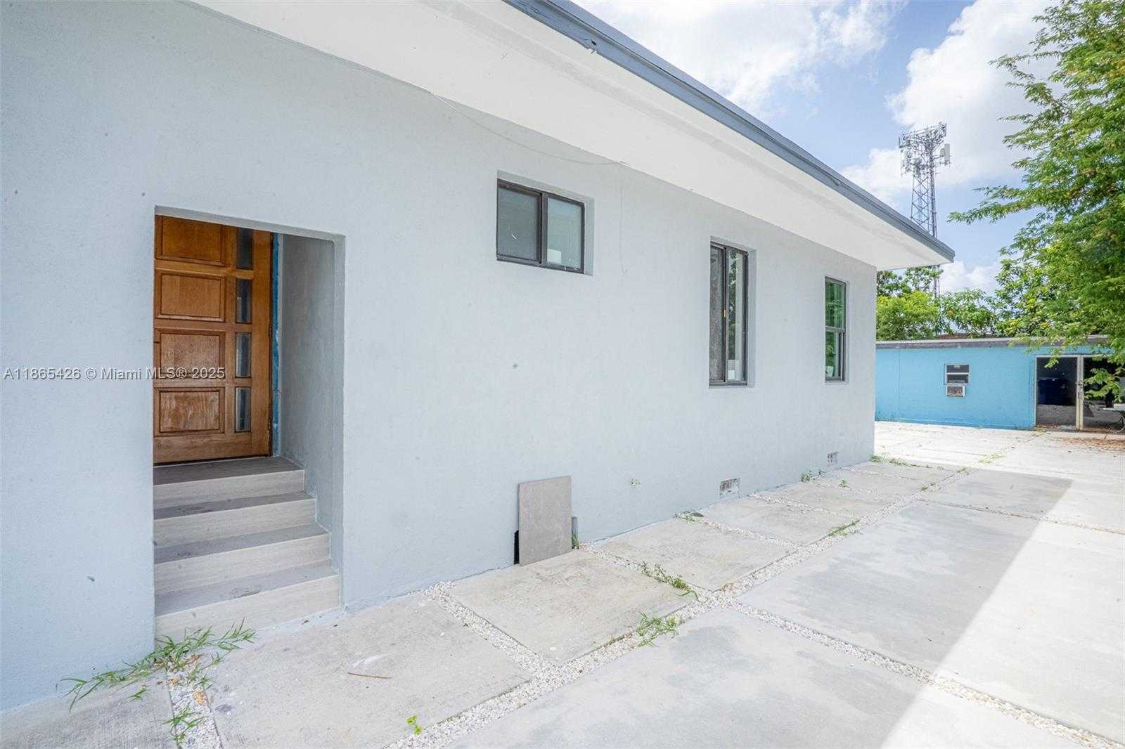 Small Image of 666 NORTH WEST 28TH ST, Miami Number 10