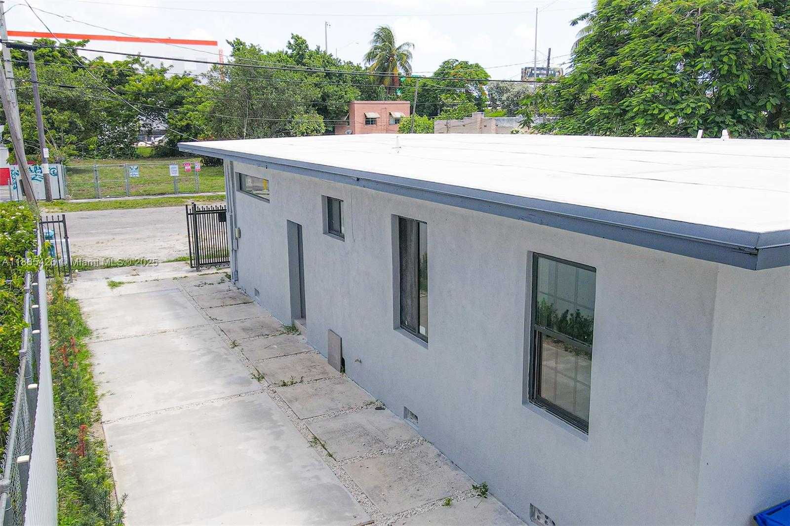 Small Image of 666 NORTH WEST 28TH ST, Miami Number 40