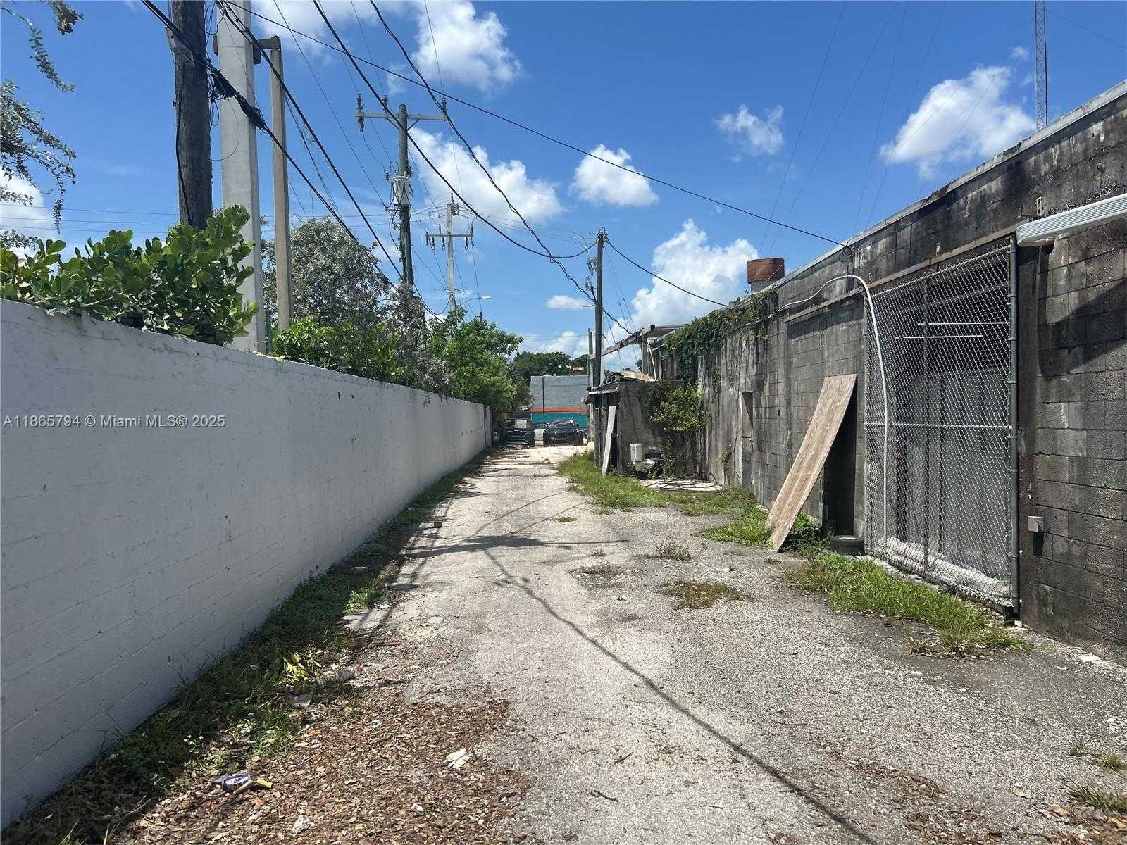 Small Image of 5659 PLUNKETT ST, Hollywood Number 7