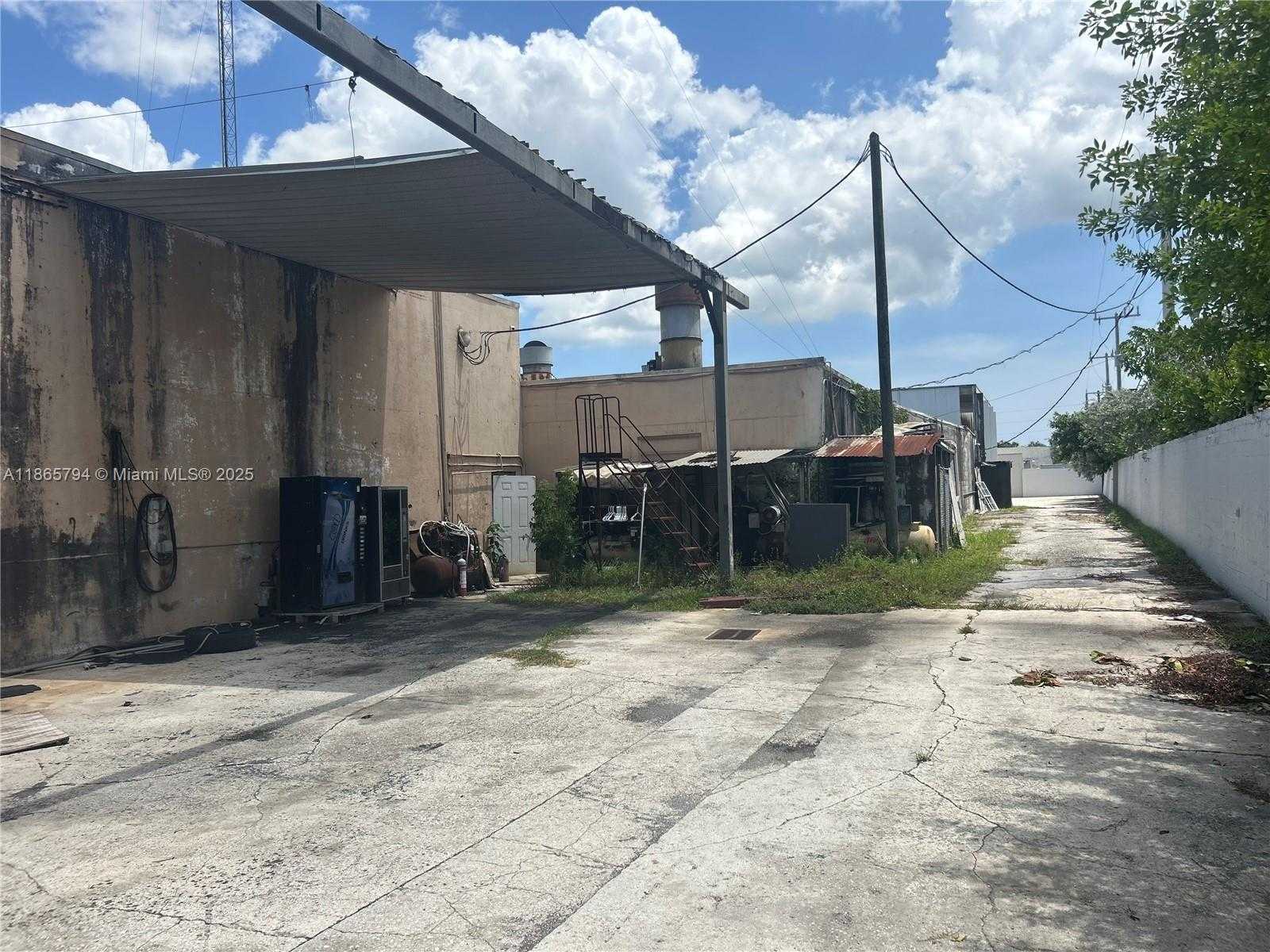 Small Image of 5659 PLUNKETT ST, Hollywood Number 9
