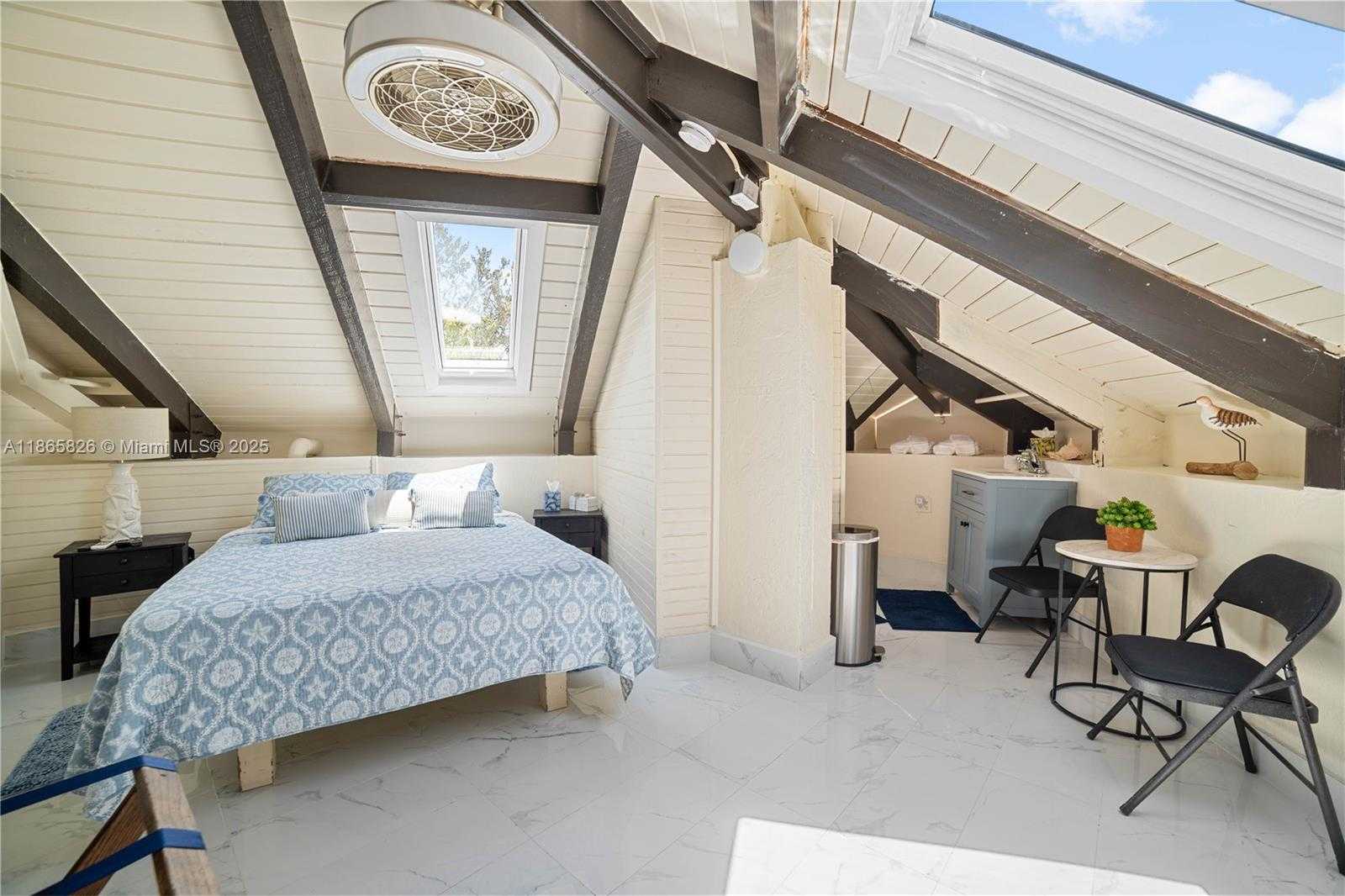 Small Image of 1557 LONG BEACH DR, Big Pine Number 15