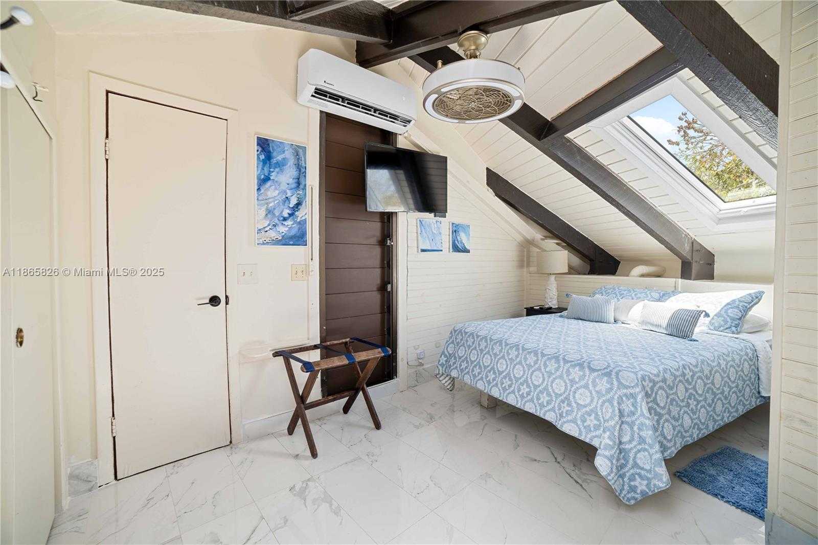 Small Image of 1557 LONG BEACH DR, Big Pine Number 16