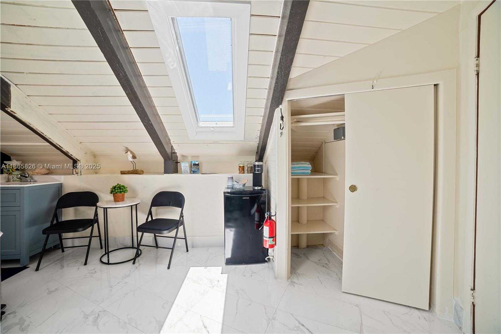 Small Image of 1557 LONG BEACH DR, Big Pine Number 18