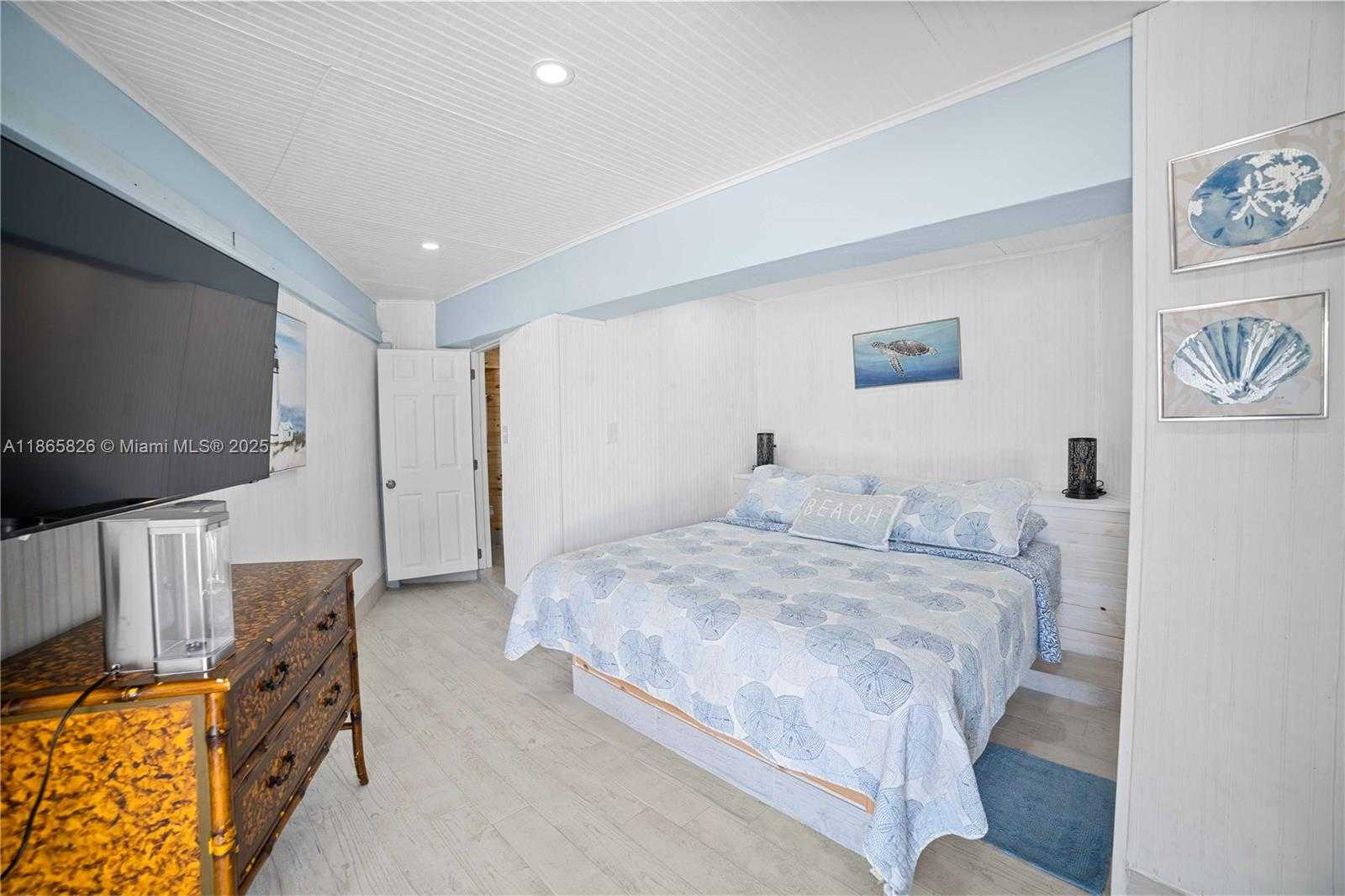 Small Image of 1557 LONG BEACH DR, Big Pine Number 34