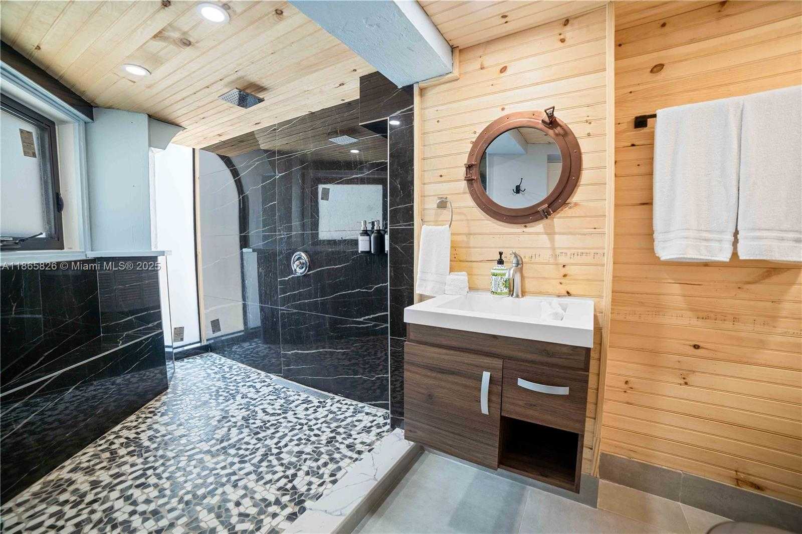 Small Image of 1557 LONG BEACH DR, Big Pine Number 4