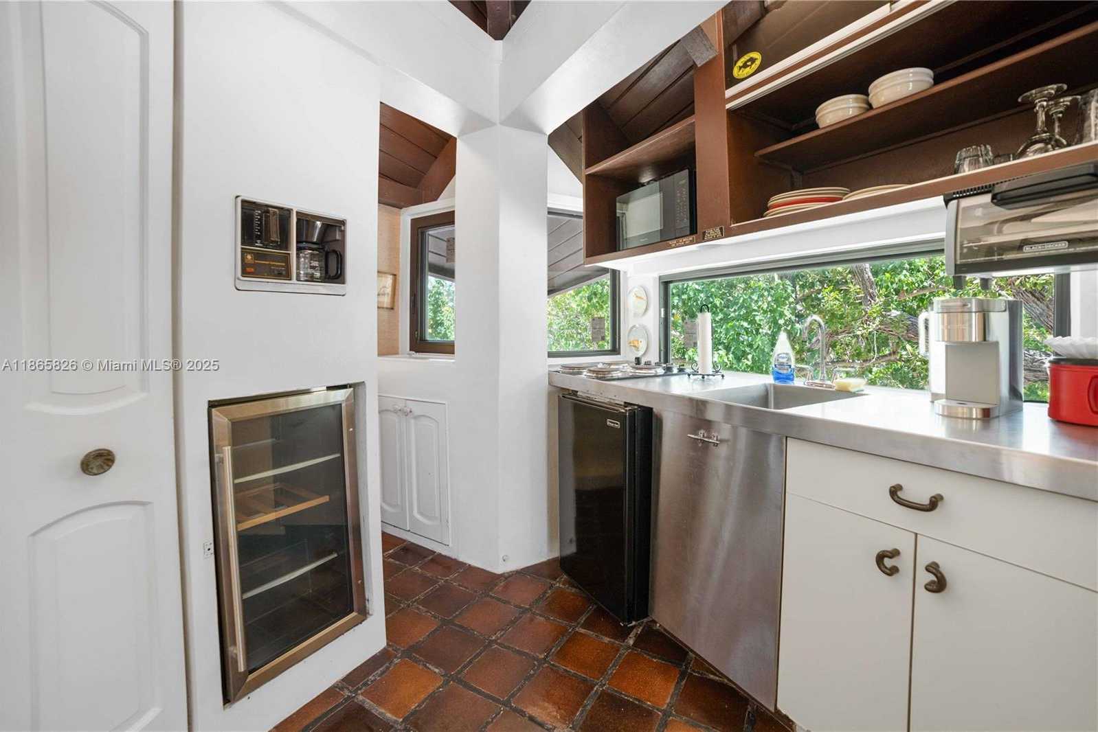 Small Image of 1557 LONG BEACH DR, Big Pine Number 40