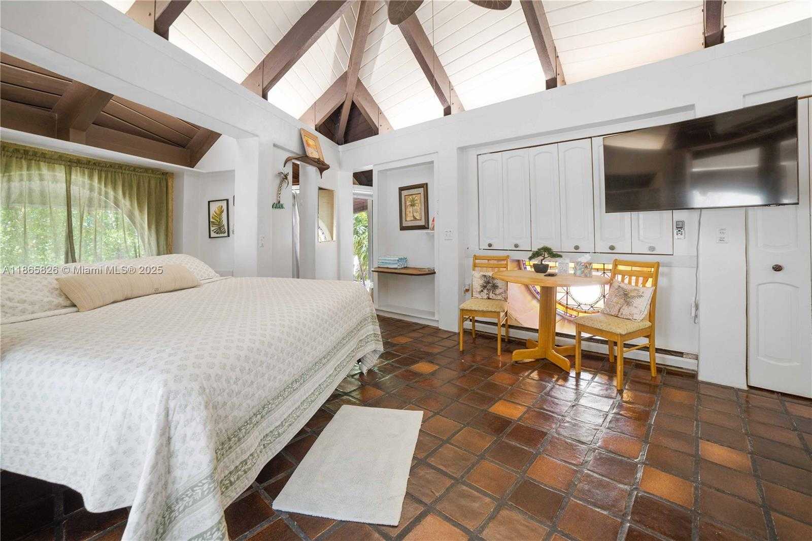 Small Image of 1557 LONG BEACH DR, Big Pine Number 41