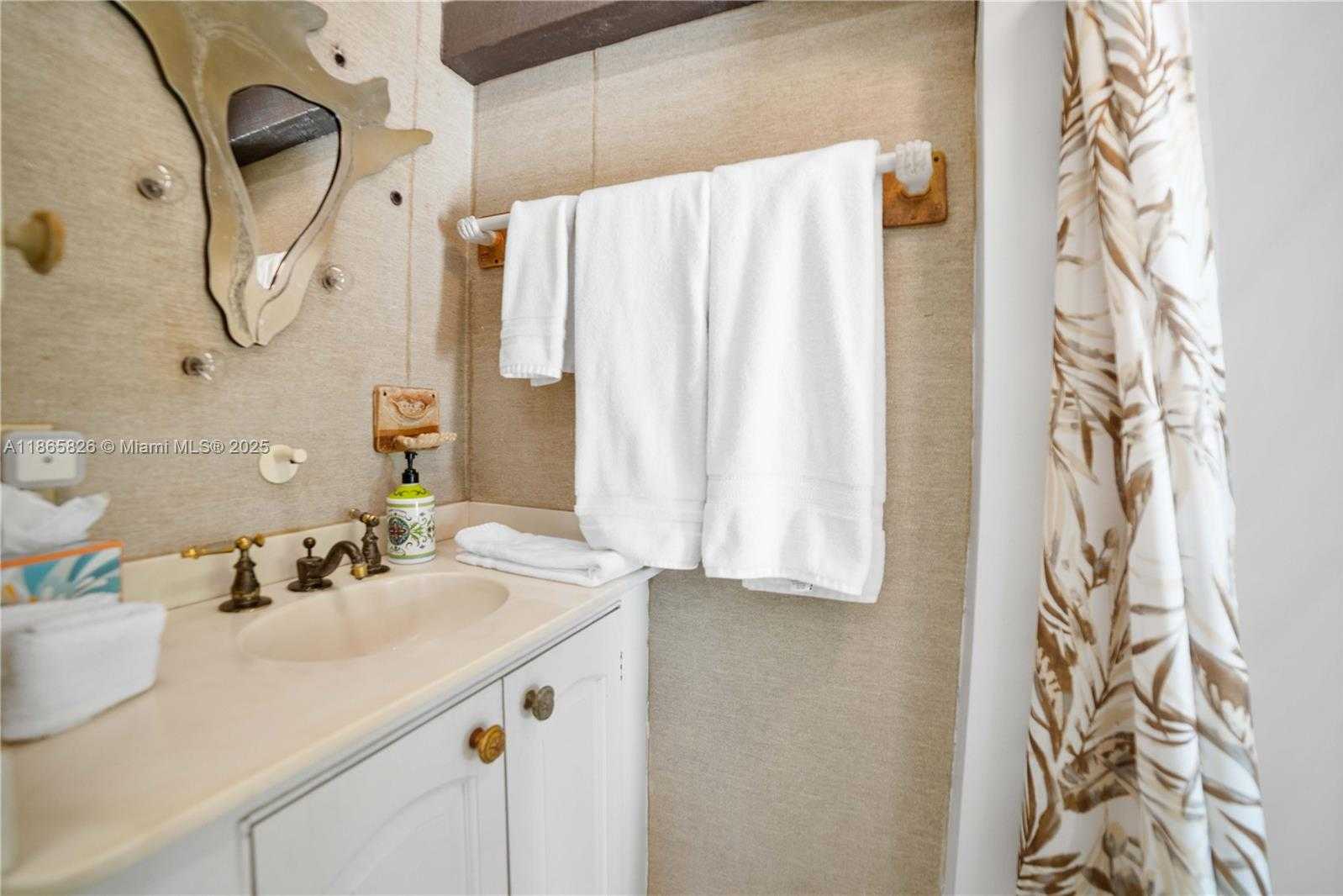 Small Image of 1557 LONG BEACH DR, Big Pine Number 42