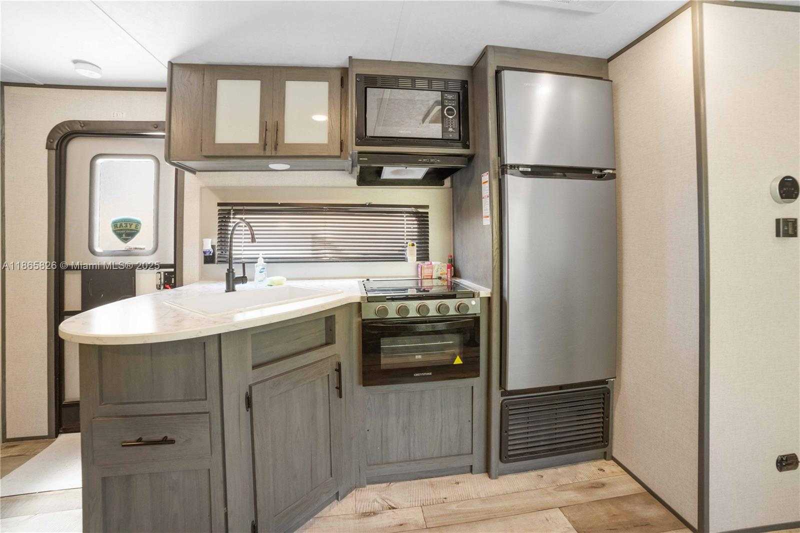 Small Image of 1557 LONG BEACH DR, Big Pine Number 48