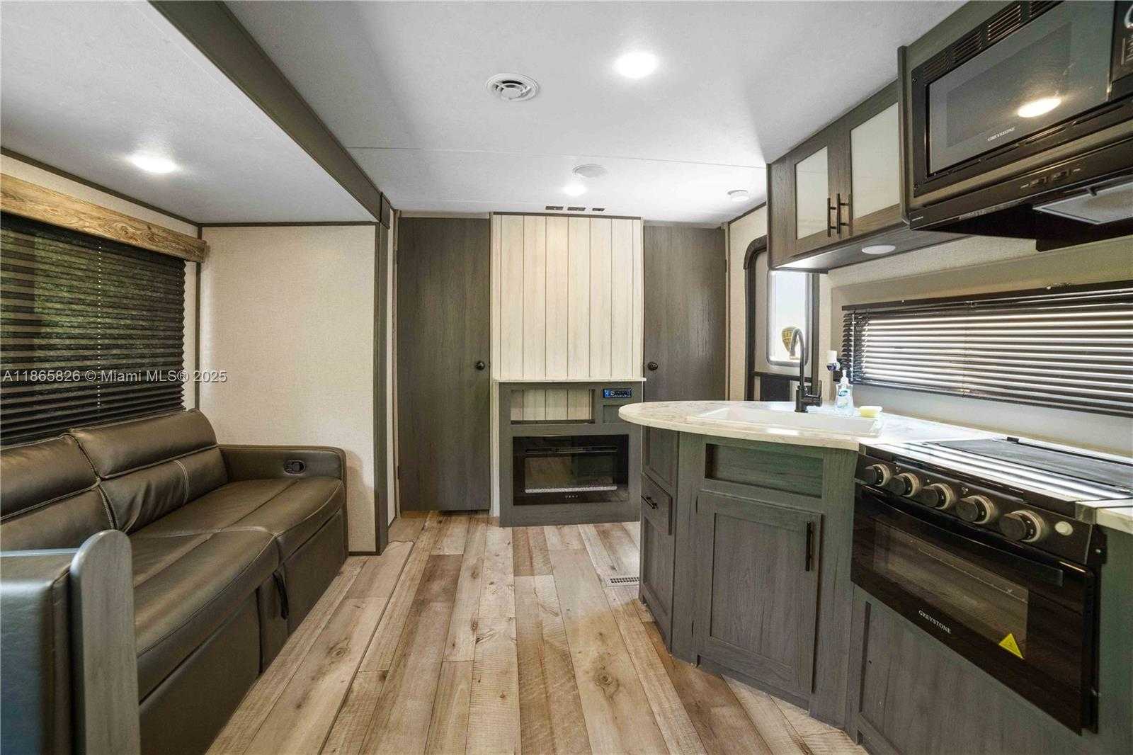 Small Image of 1557 LONG BEACH DR, Big Pine Number 49