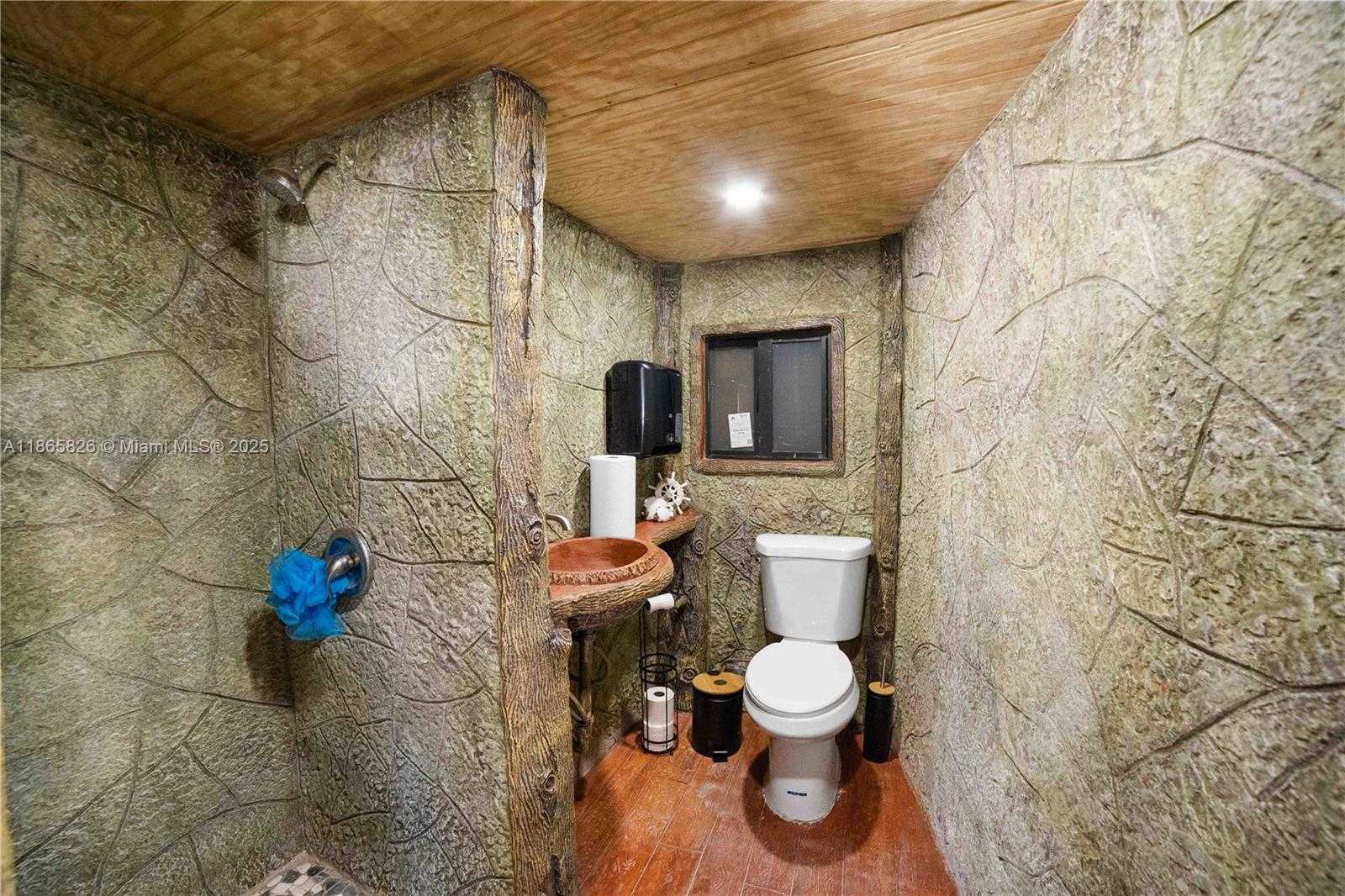 Small Image of 1557 LONG BEACH DR, Big Pine Number 56