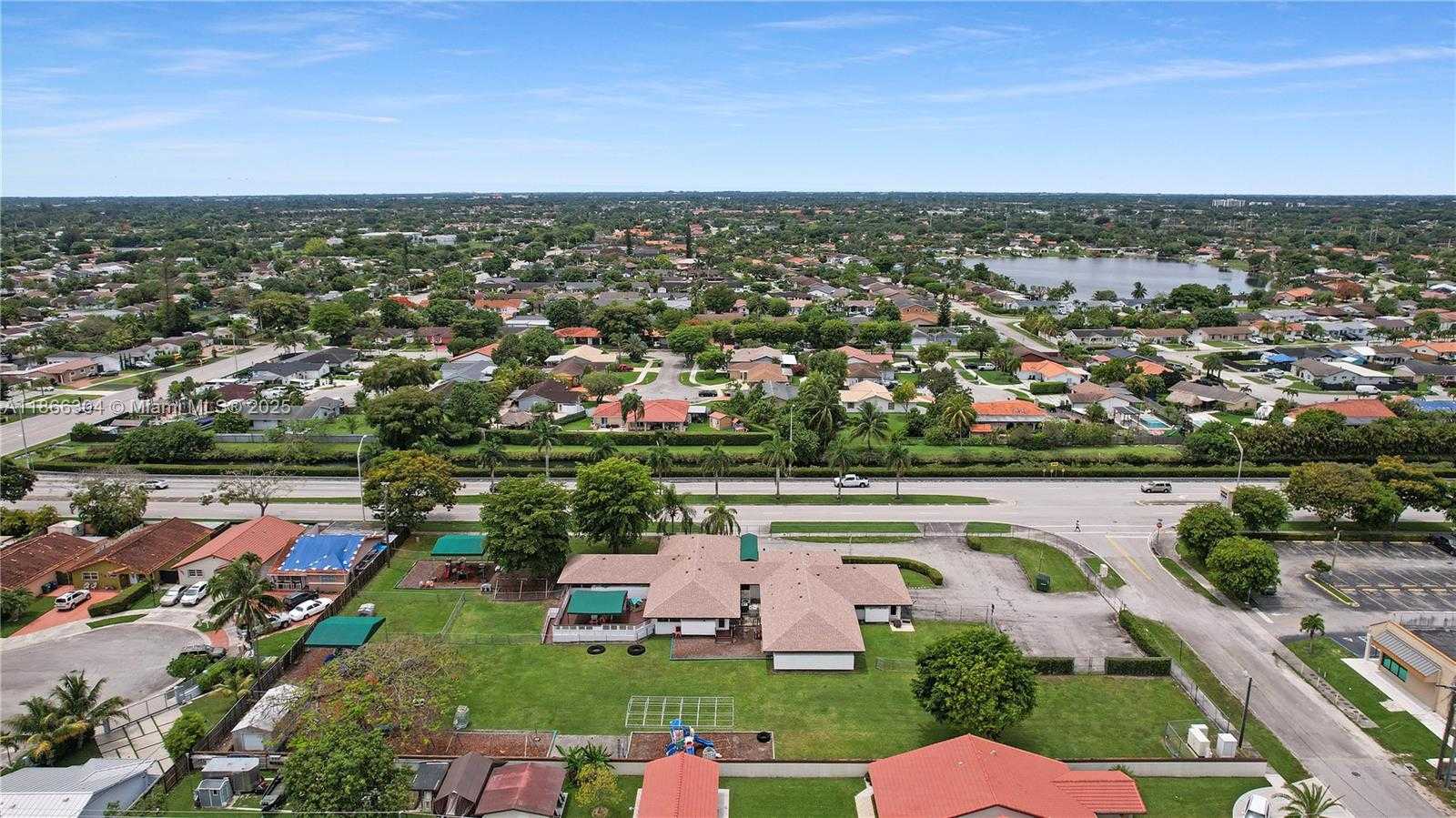 Small Image of 132 SOUTH WEST BIRD RD, Miami Number 10