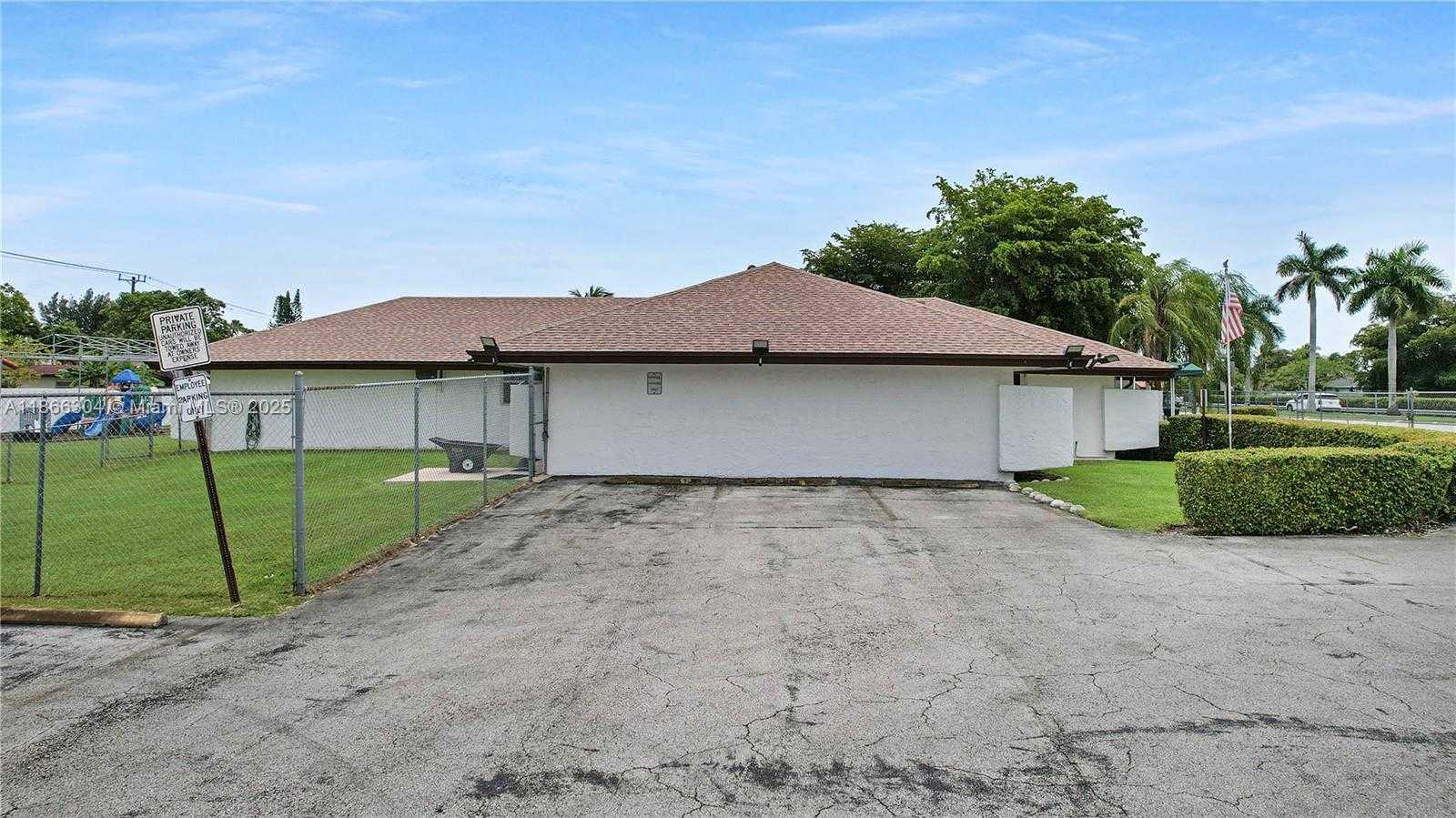 Small Image of 132 SOUTH WEST BIRD RD, Miami Number 2