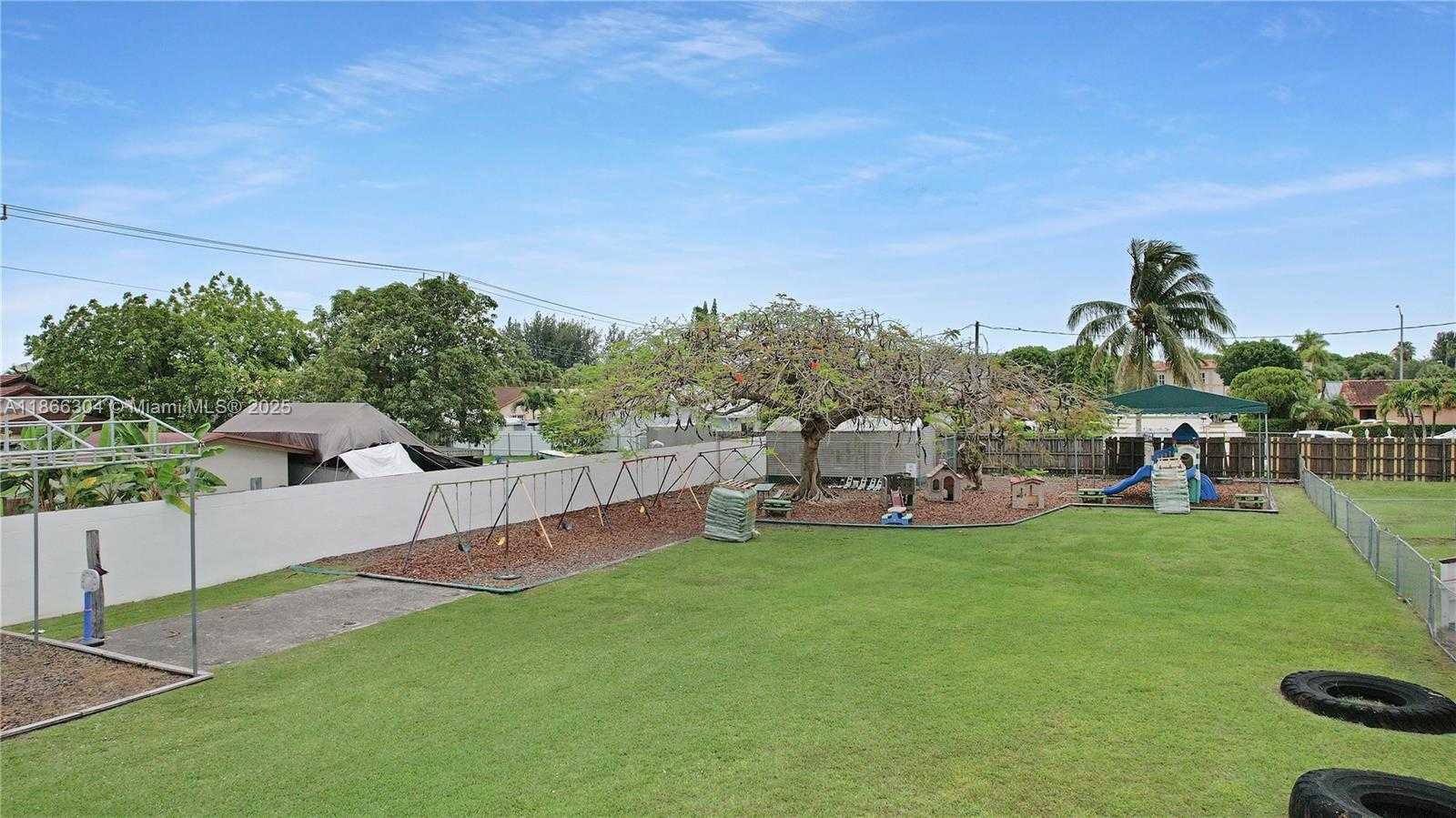 Small Image of 132 SOUTH WEST BIRD RD, Miami Number 3