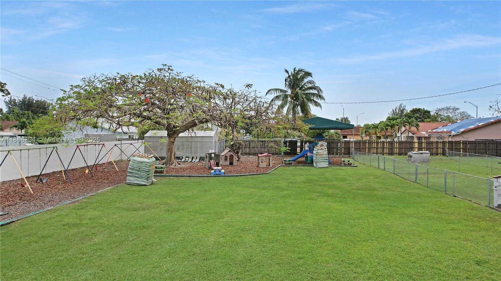 Small Image of 132 SOUTH WEST BIRD RD, Miami Number 4