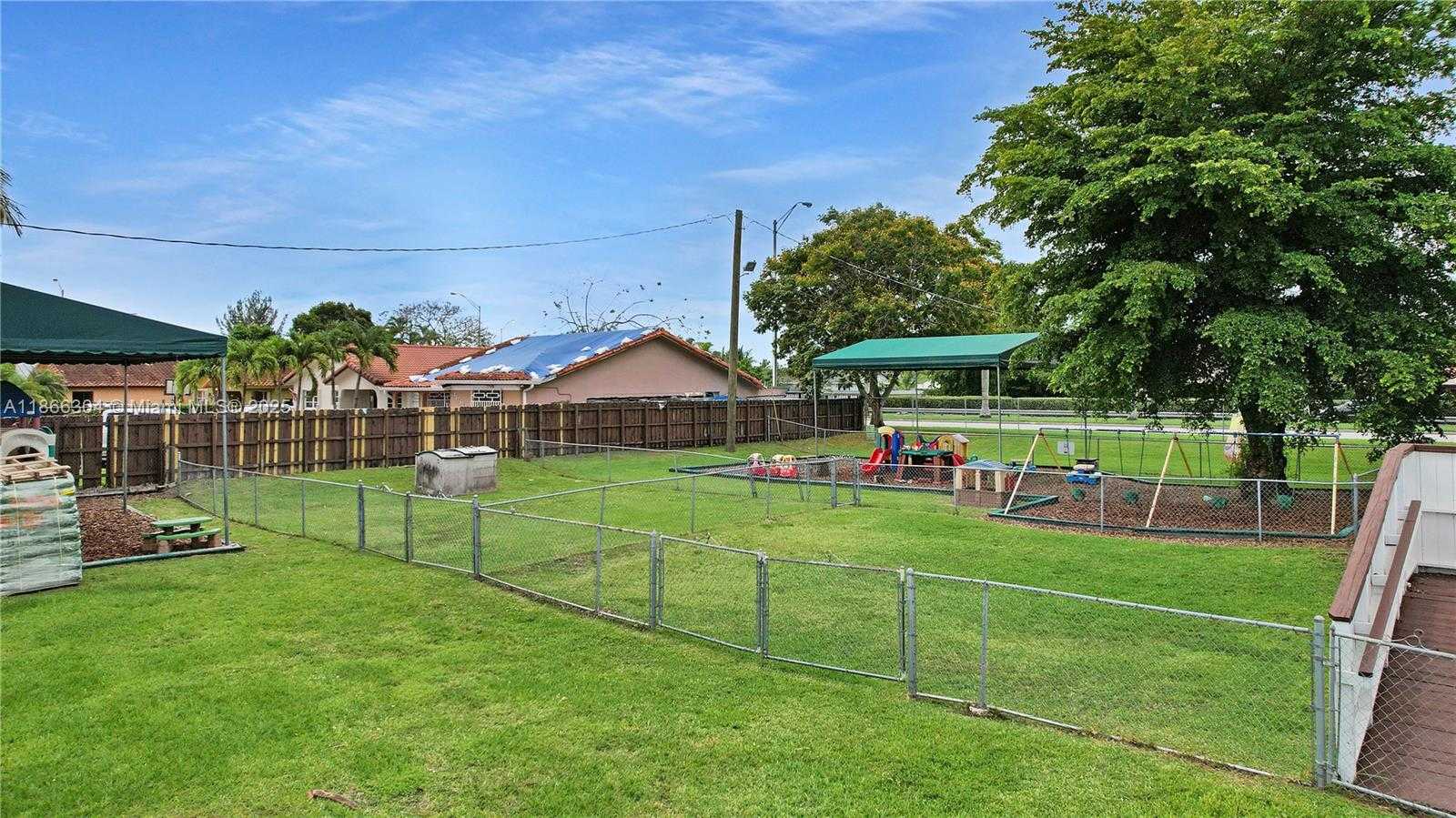 Small Image of 132 SOUTH WEST BIRD RD, Miami Number 5