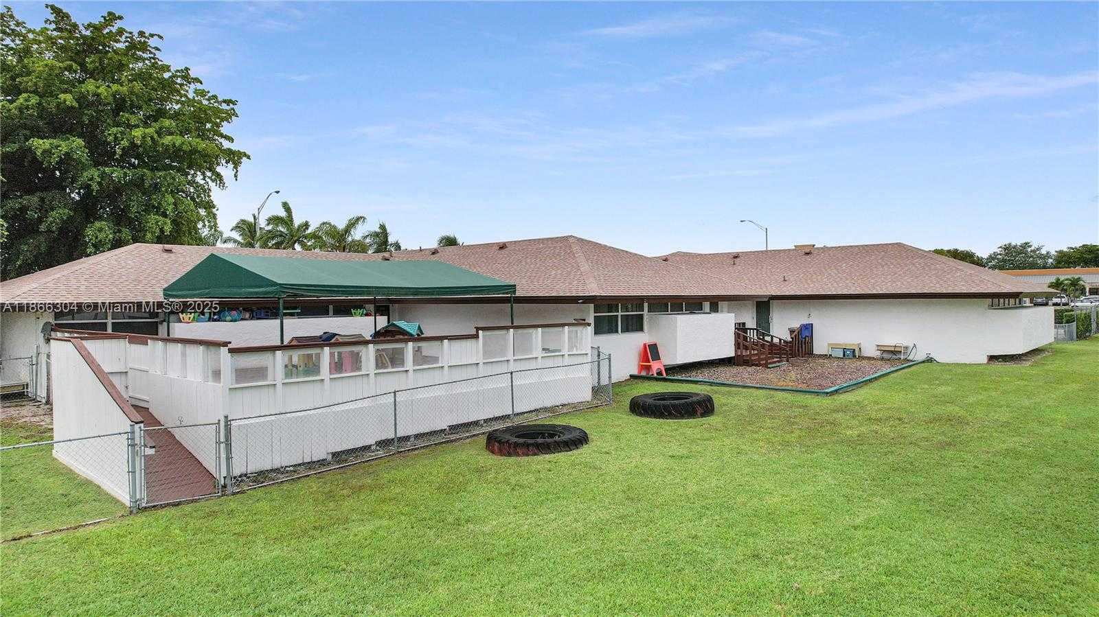 Small Image of 132 SOUTH WEST BIRD RD, Miami Number 6