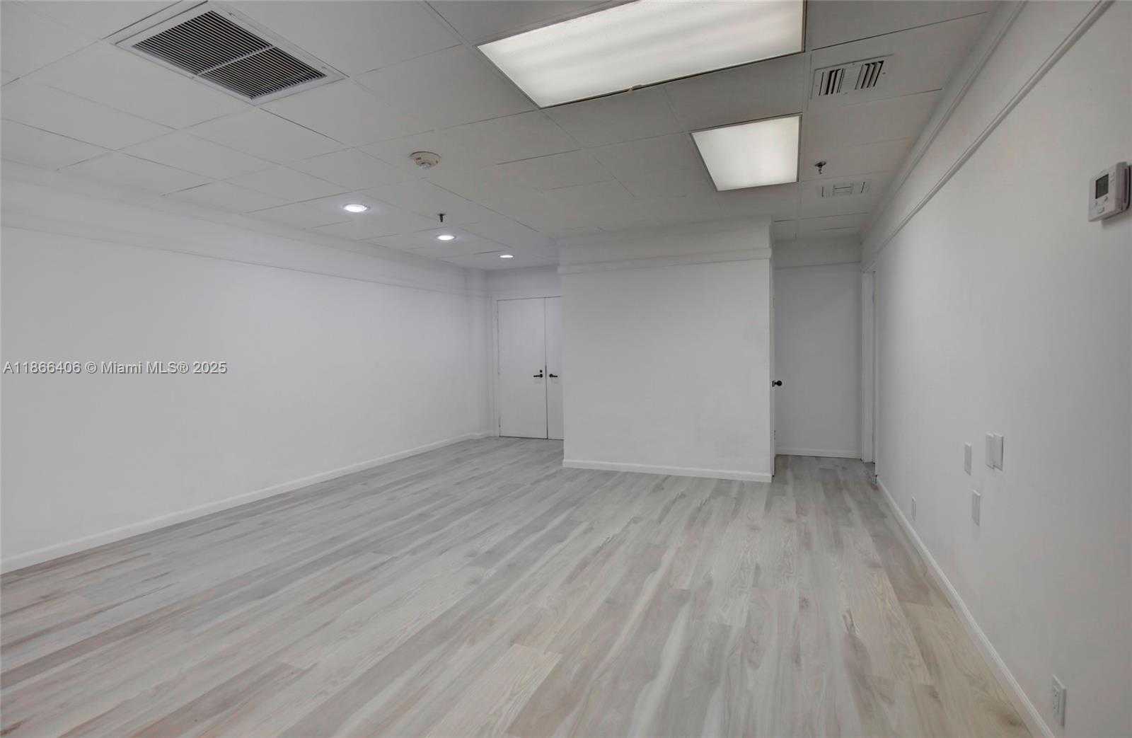 Small Image of 520 BRICKELL KEY DR, Miami Number 14