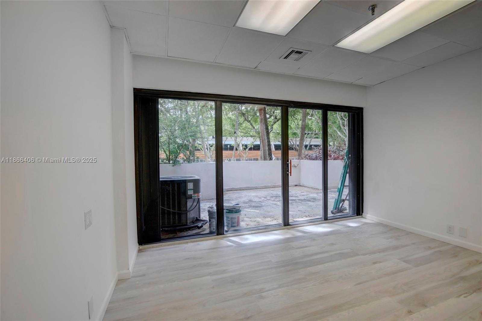 Small Image of 520 BRICKELL KEY DR, Miami Number 20