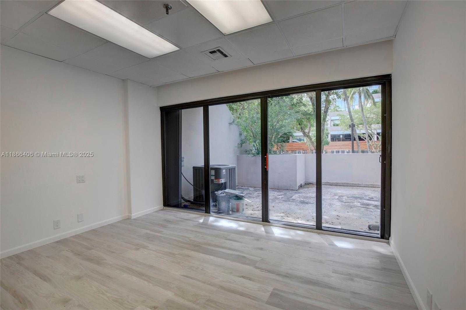 Small Image of 520 BRICKELL KEY DR, Miami Number 21