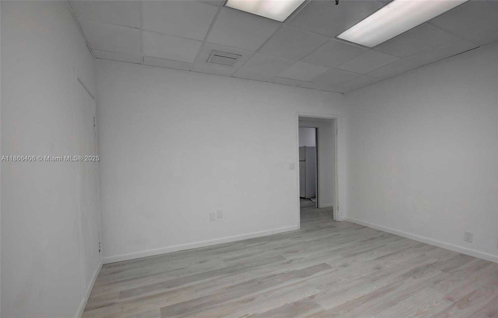 Small Image of 520 BRICKELL KEY DR, Miami Number 22