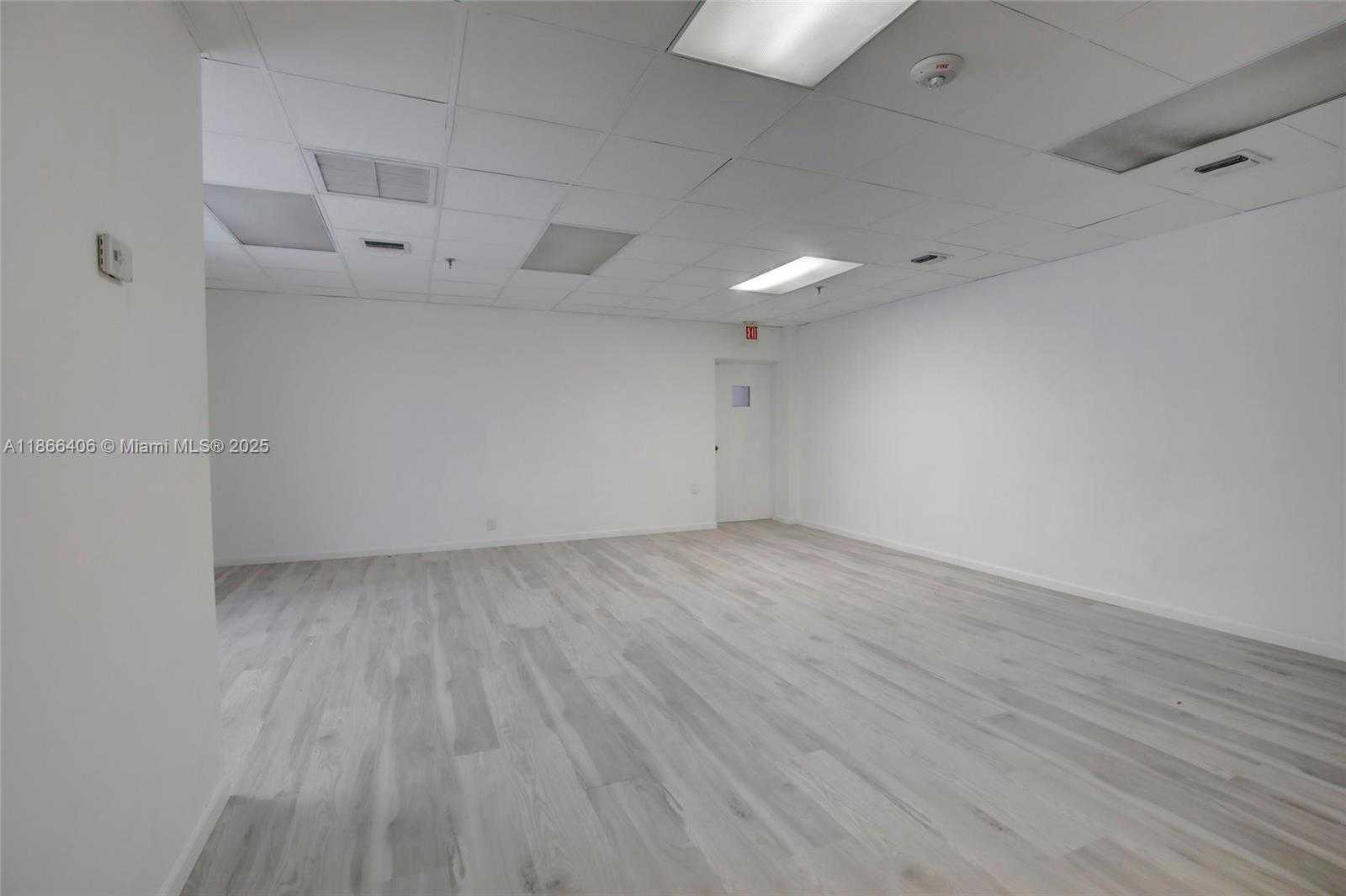 Small Image of 520 BRICKELL KEY DR, Miami Number 23