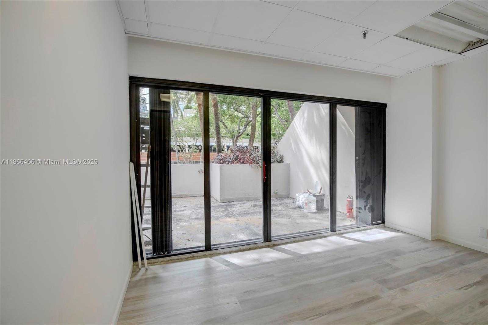 Small Image of 520 BRICKELL KEY DR, Miami Number 29