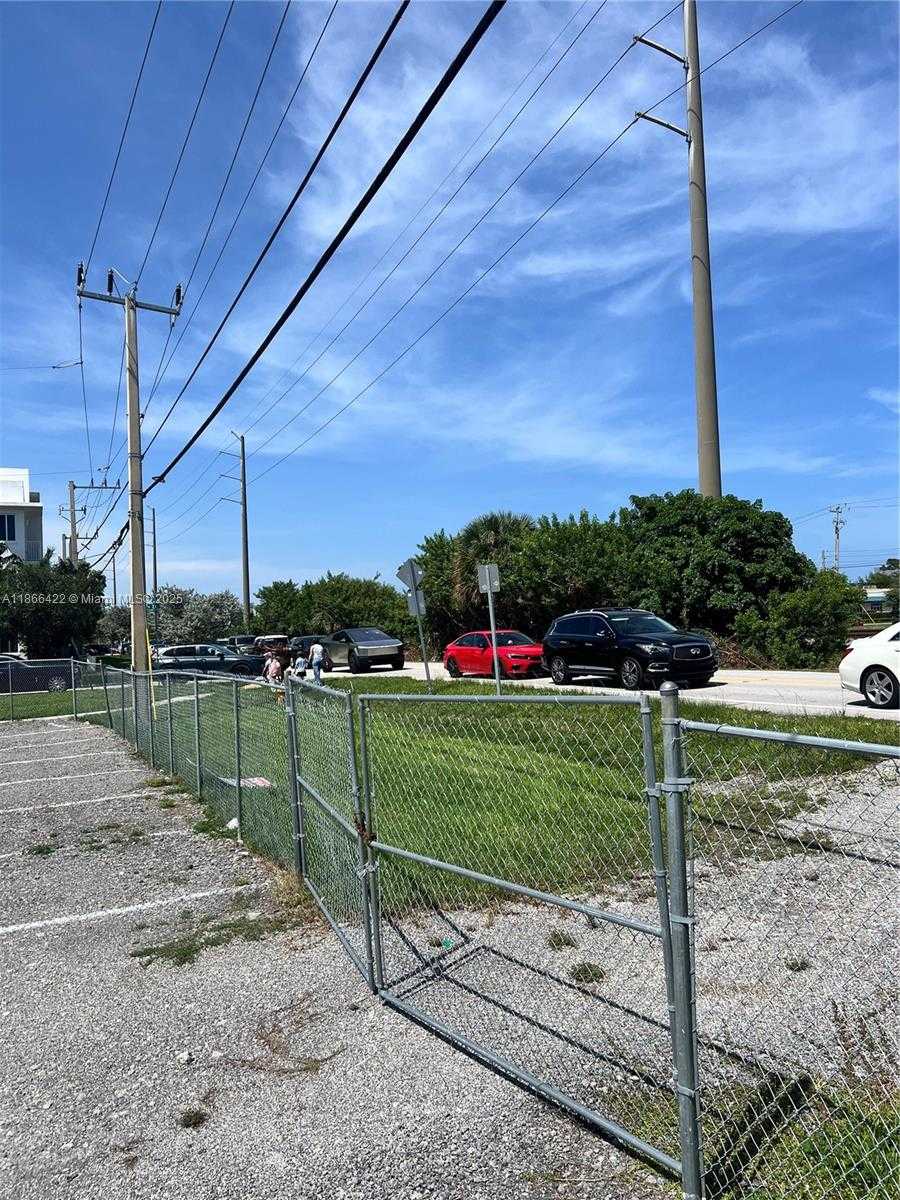 Small Image of 21188 WEST DIXIE HWY, Miami Number 3