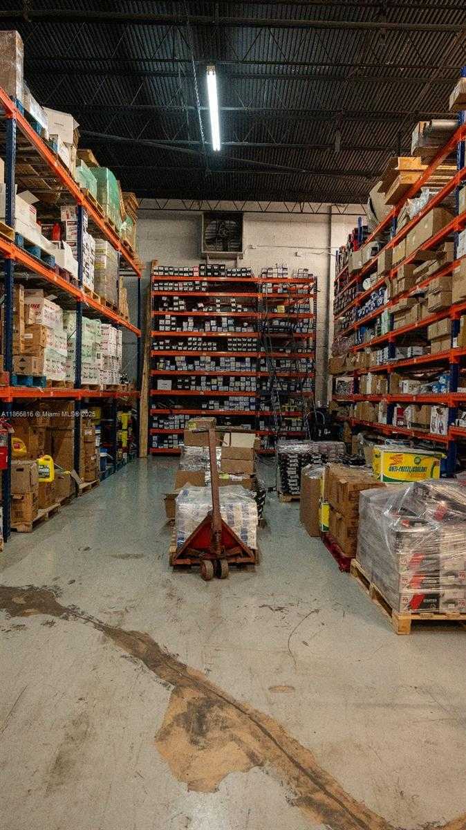Small Image of 4805 EAST 10TH AVE, Hialeah Number 14