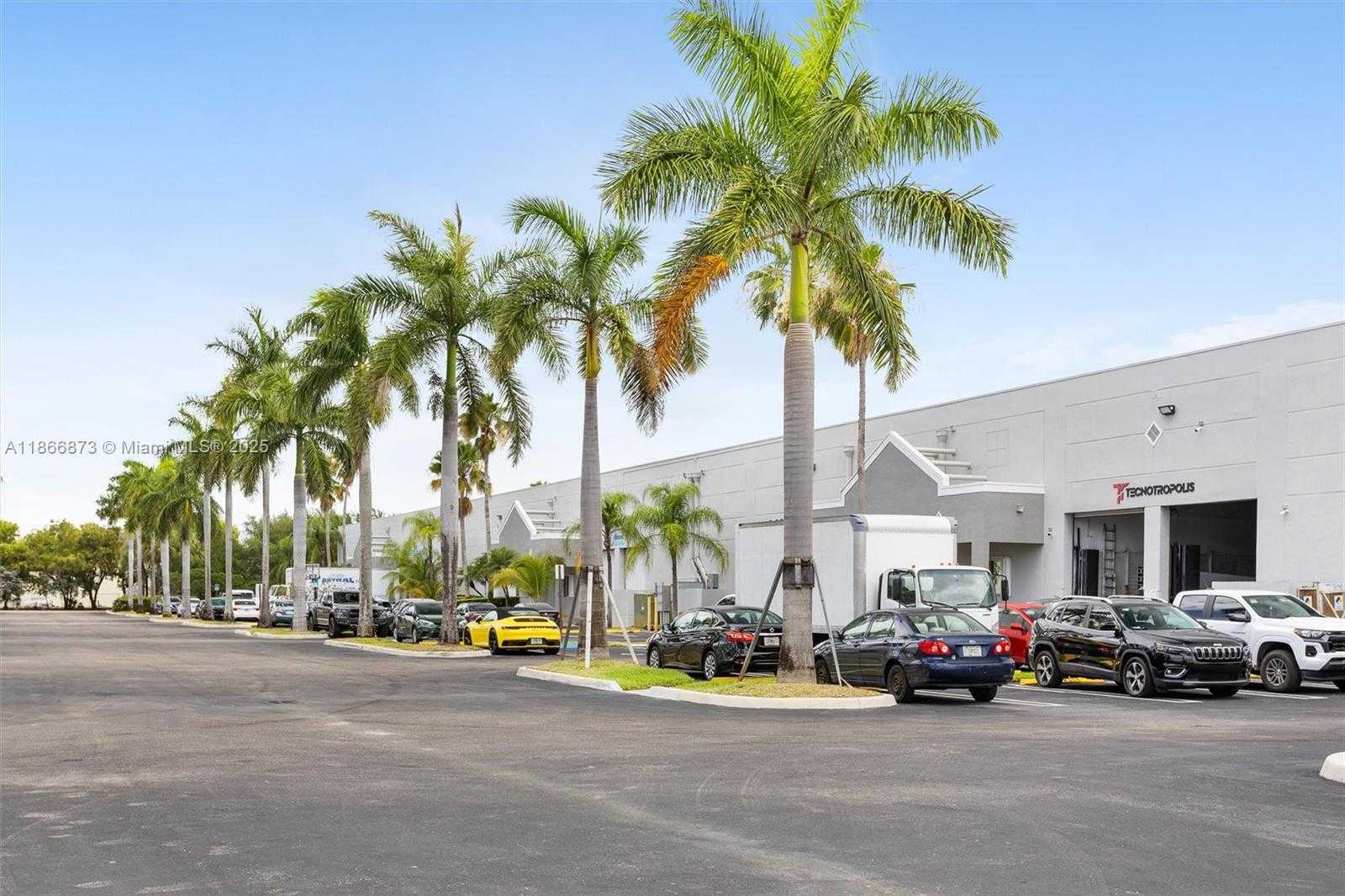 Small Image of 10840 NORTH WEST 27TH ST, Doral Number 29