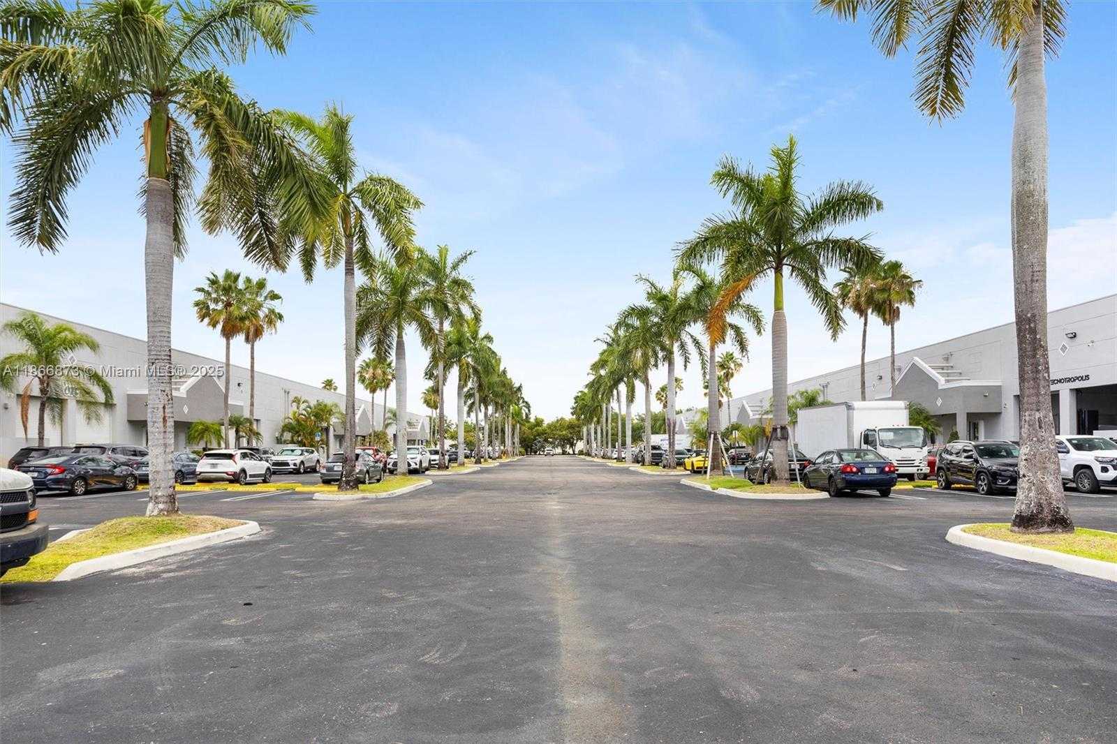 Small Image of 10840 NORTH WEST 27TH ST, Doral Number 32
