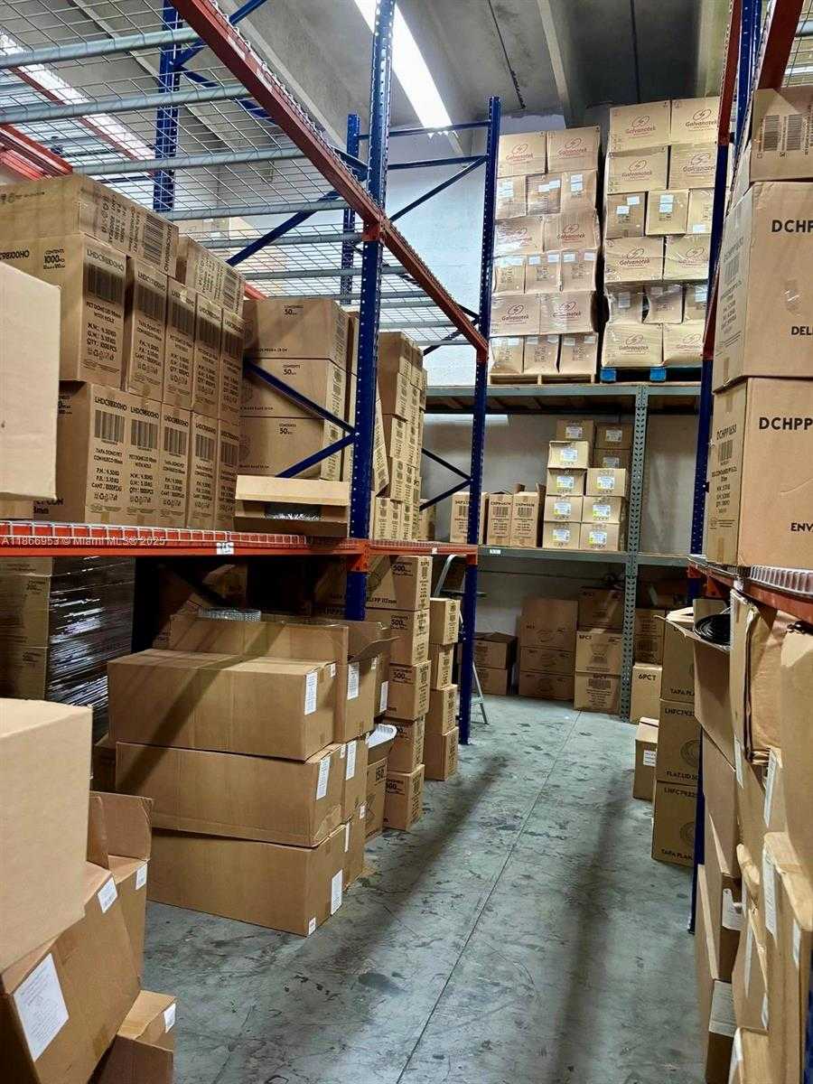 Small Image of 3100 MILAM DAIRY RD #103, Miami Number 4