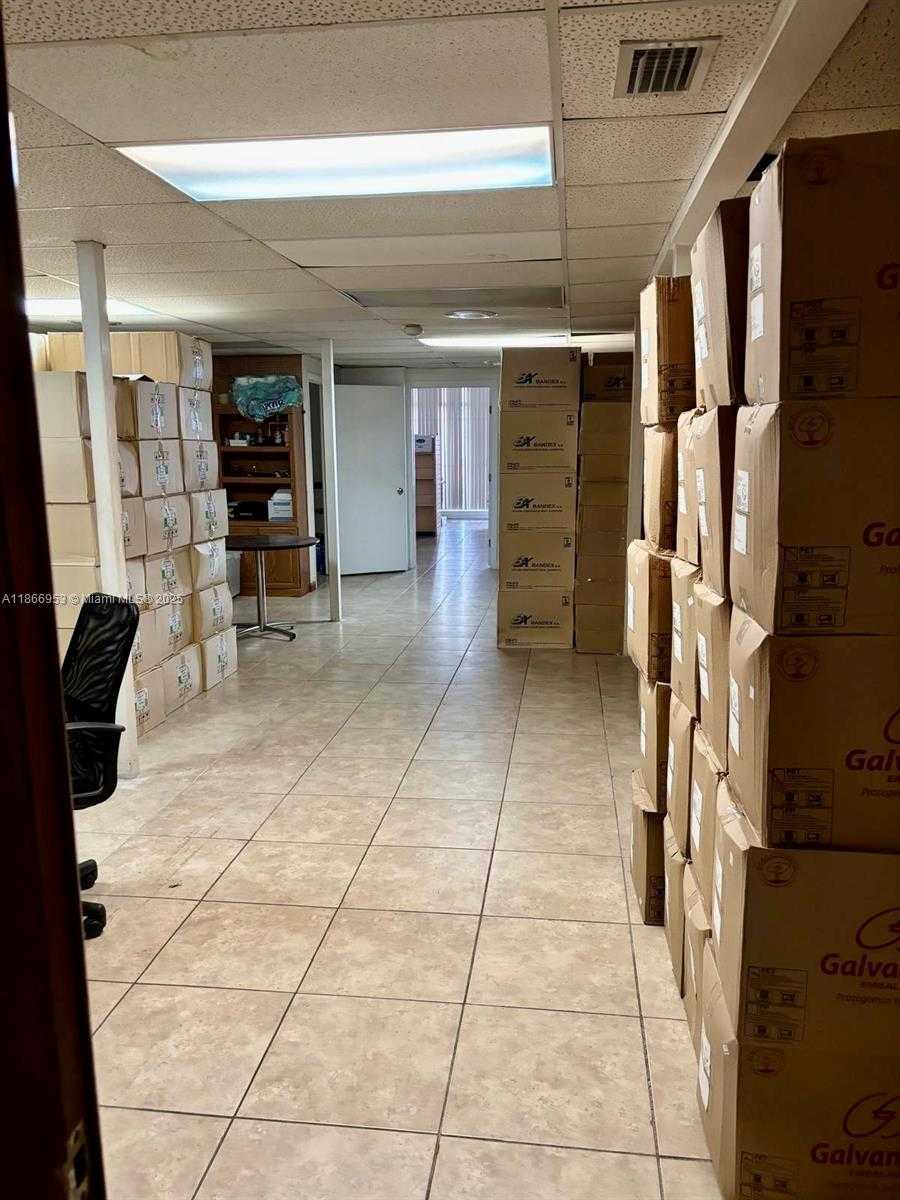 Small Image of 3100 MILAM DAIRY RD #103, Miami Number 5