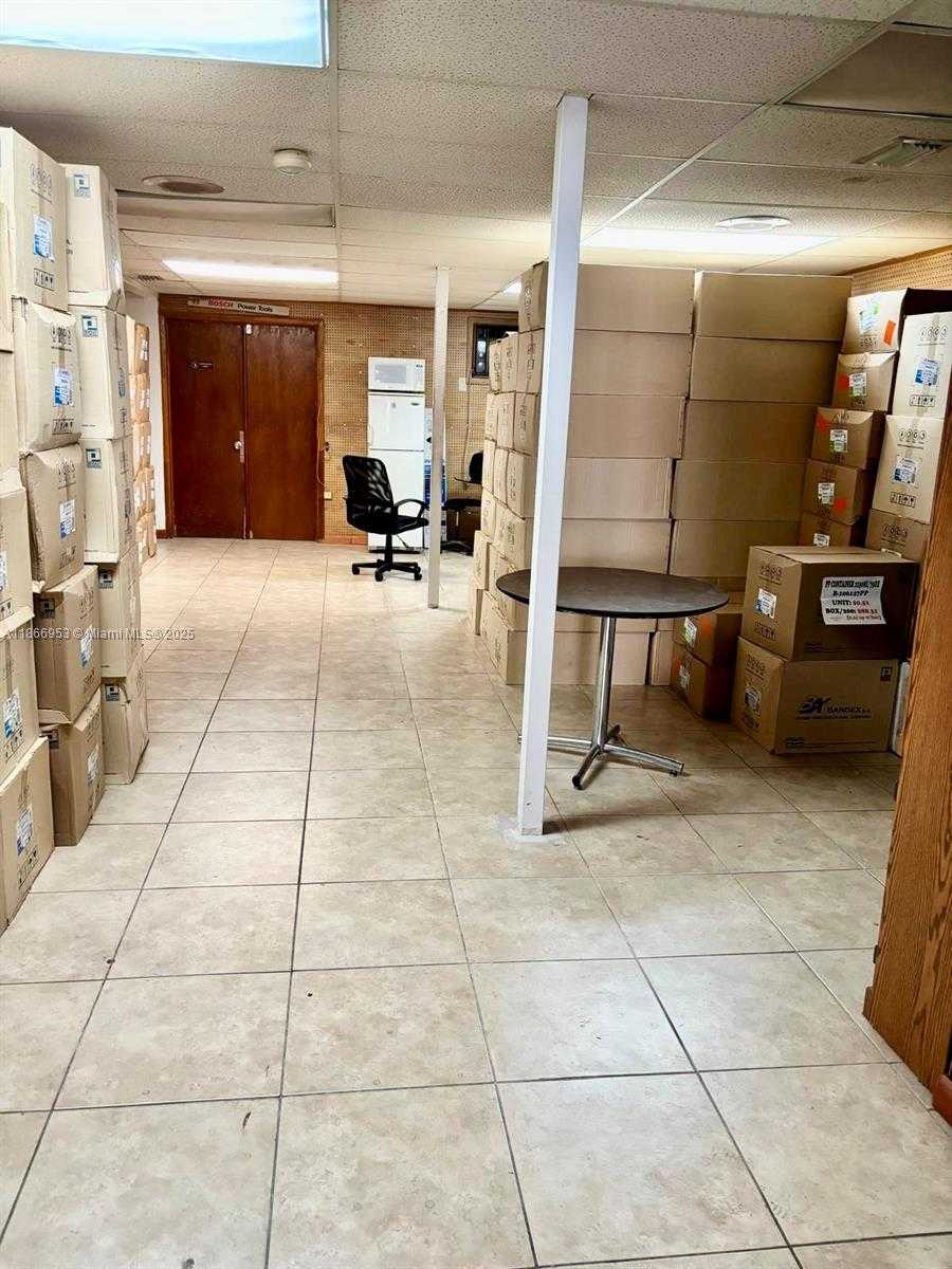 Small Image of 3100 MILAM DAIRY RD #103, Miami Number 6
