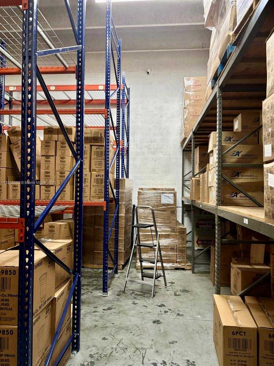Small Image of 3100 MILAM DAIRY RD #103, Miami Number 7