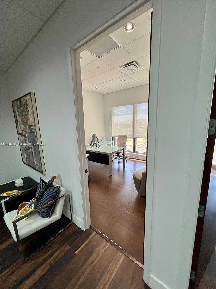 Small Image of 2020 PONCE DE LEON BLVD #907-908, Coral Gables Number 4