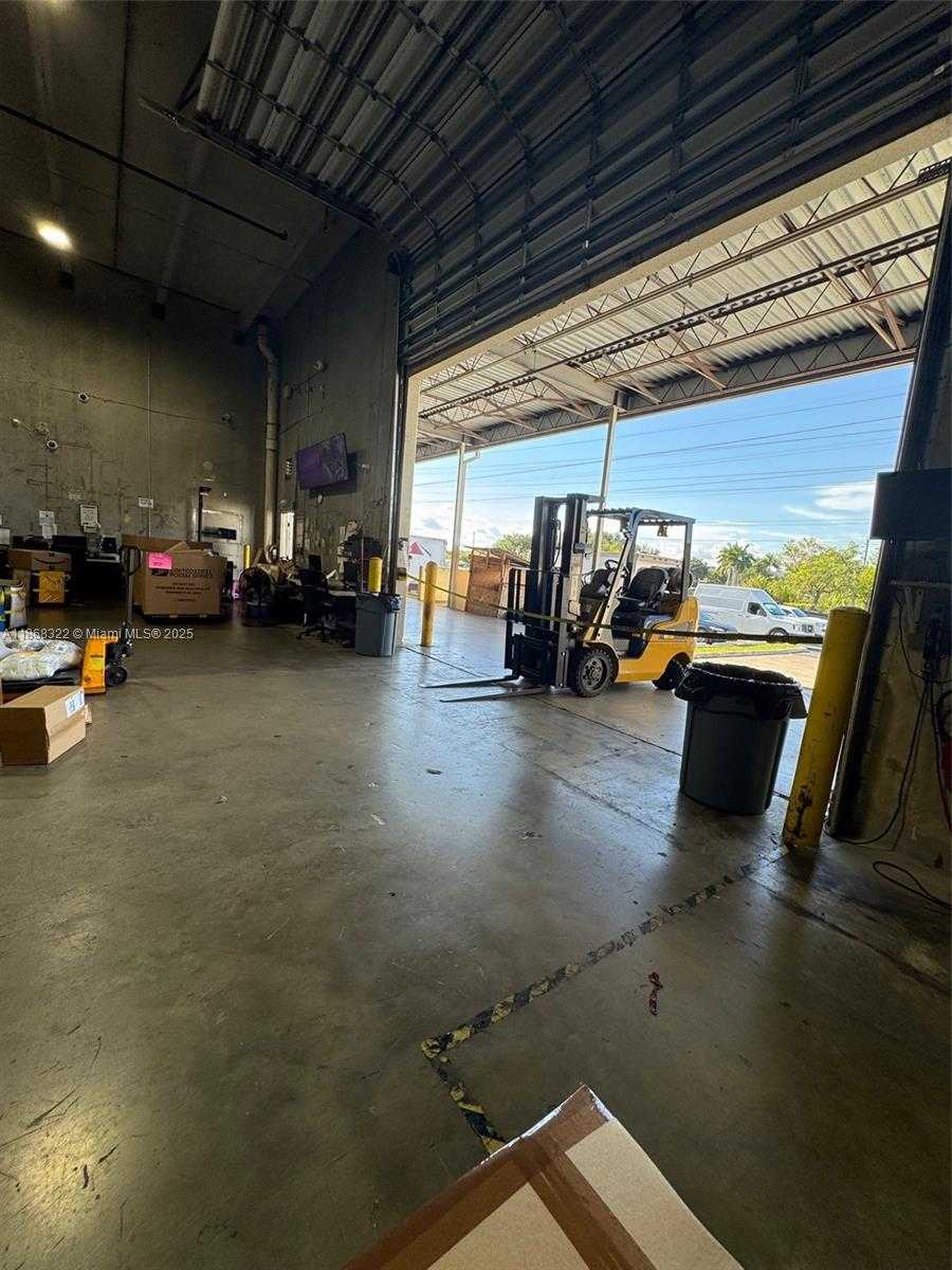 Small Image of 6306 NORTH WEST 99TH AVE, Doral Number 12