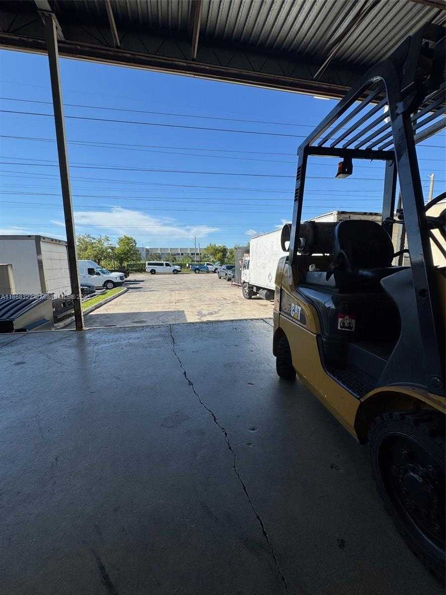 Small Image of 6306 NORTH WEST 99TH AVE, Doral Number 16