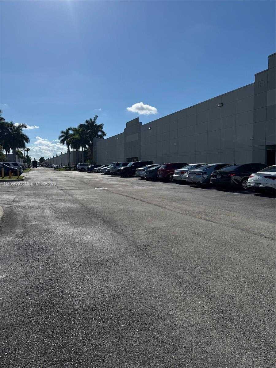 Small Image of 6306 NORTH WEST 99TH AVE, Doral Number 2