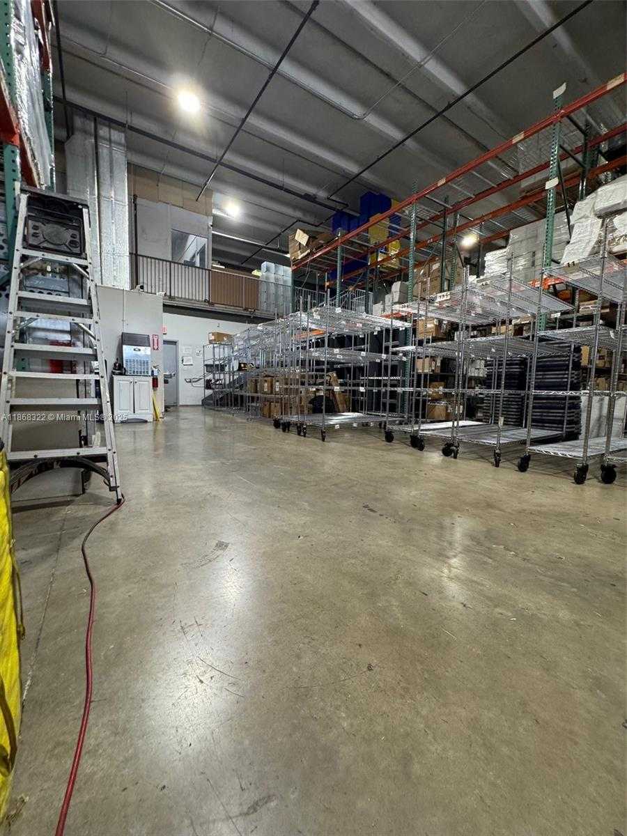 Small Image of 6306 NORTH WEST 99TH AVE, Doral Number 21