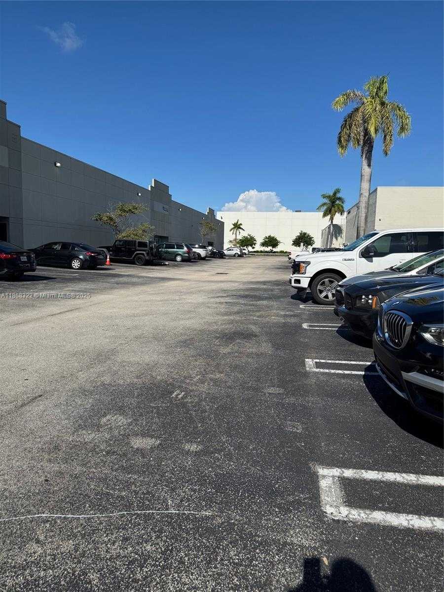 Small Image of 6306 NORTH WEST 99TH AVE, Doral Number 3