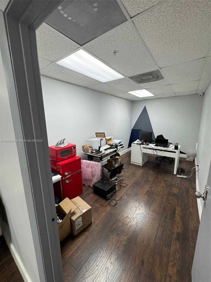 Small Image of 6306 NORTH WEST 99TH AVE, Doral Number 7
