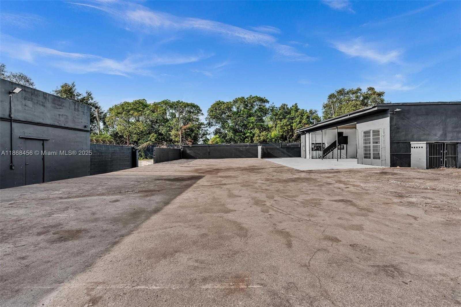 Small Image of 570 NORTH WEST 54TH ST, Miami Number 18