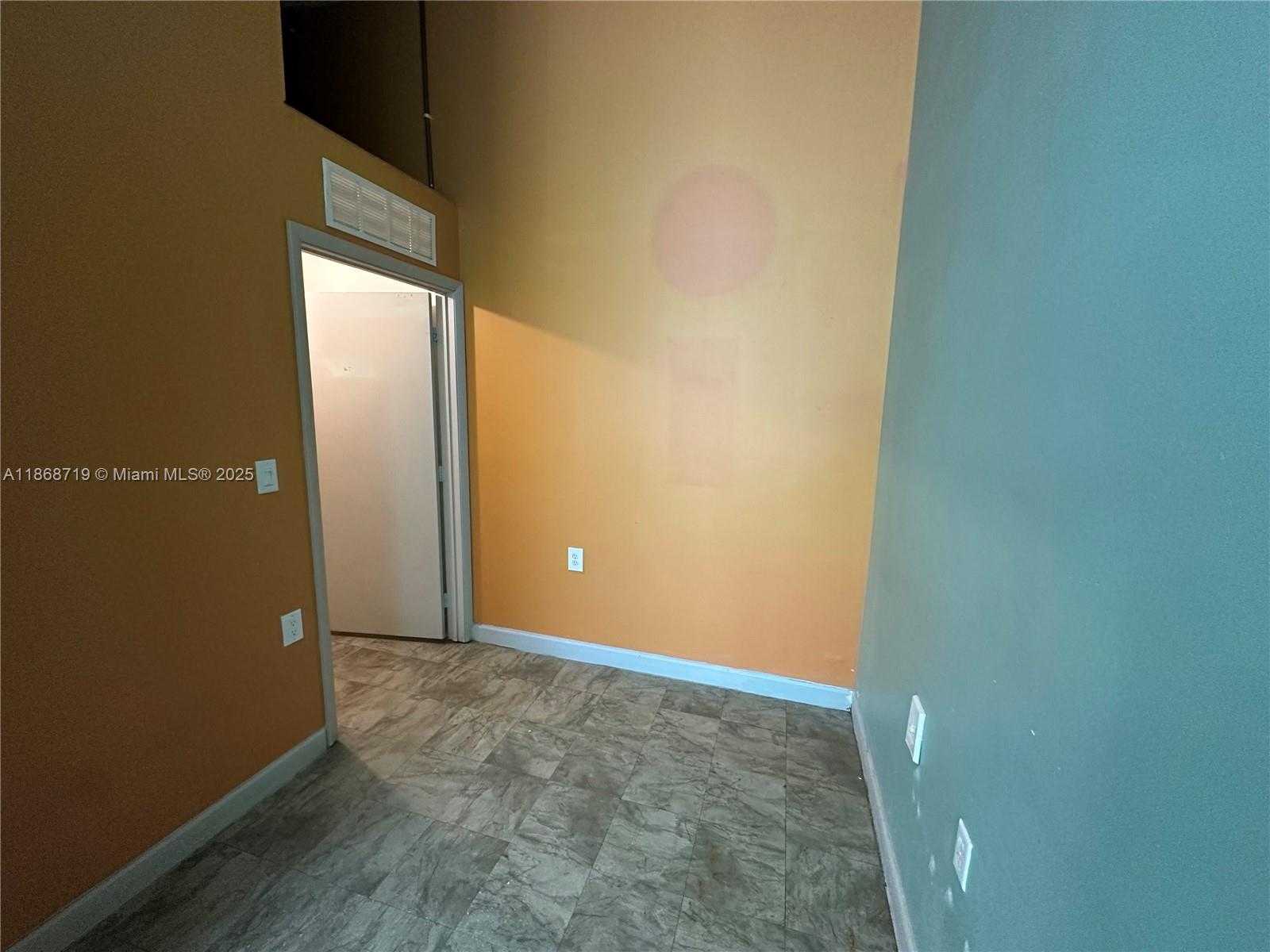 Small Image of 212 NORTH FEDERAL HWY, Dania Beach Number 10