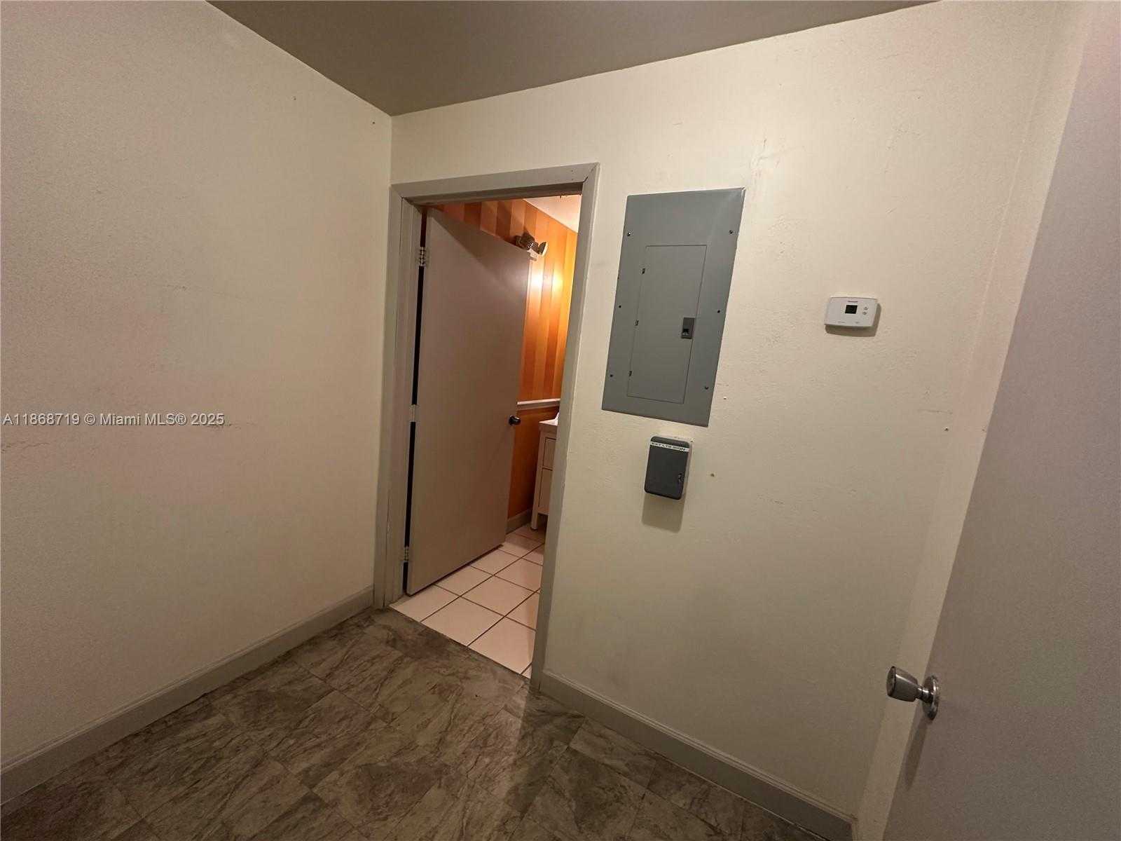 Small Image of 212 NORTH FEDERAL HWY, Dania Beach Number 11