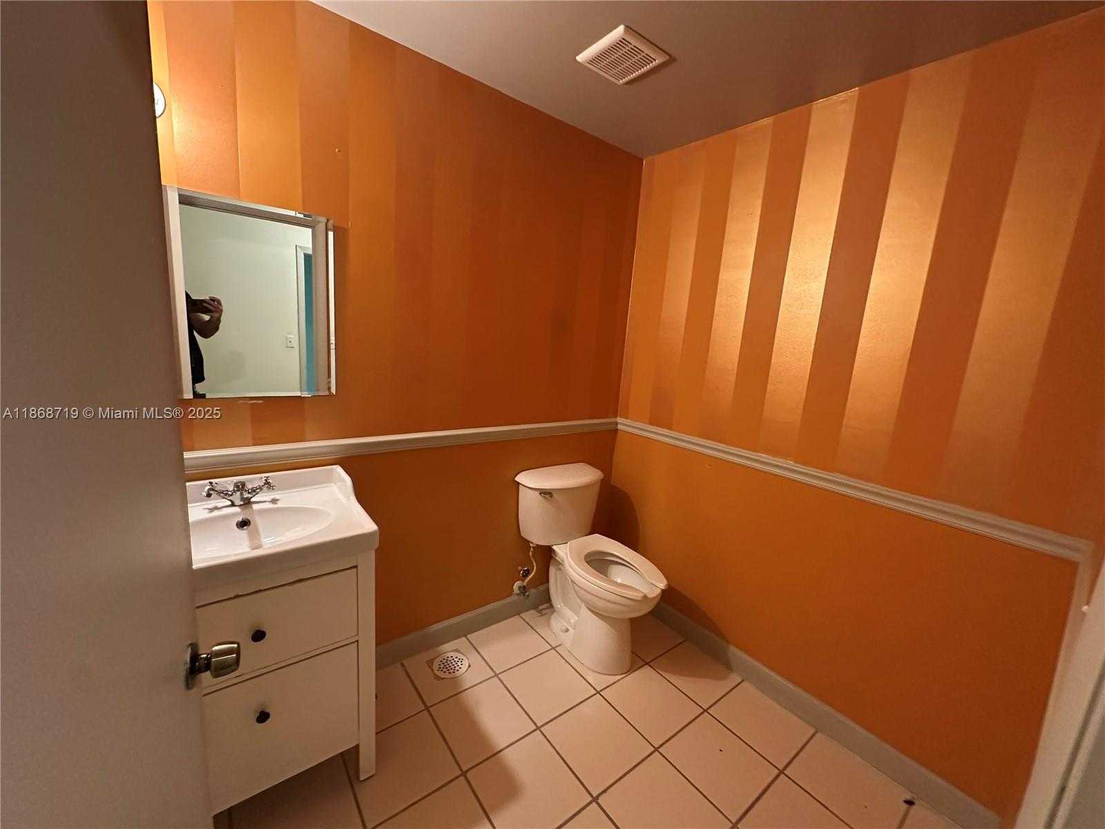 Small Image of 212 NORTH FEDERAL HWY, Dania Beach Number 8