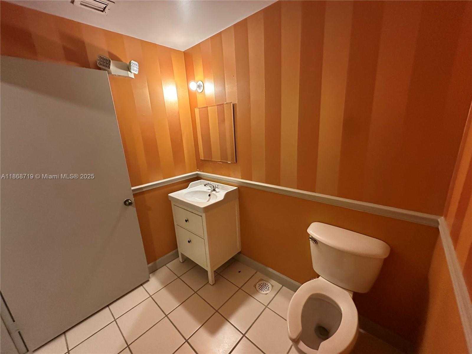 Small Image of 212 NORTH FEDERAL HWY, Dania Beach Number 9